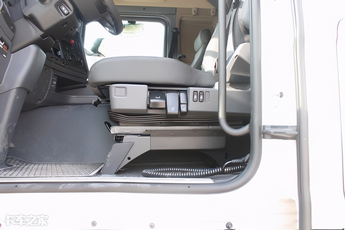 二手斯堪尼亚和国产新车，花一样的钱，你会怎么选？