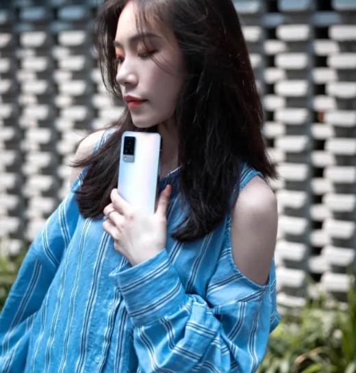 推荐三款好用的旗舰手机性价比高,目前最好用和口碑最好的4款手机