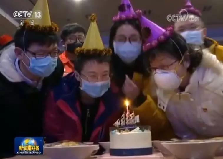 快递员业绩优秀奖励,快递小哥被提拔并获奖3万元