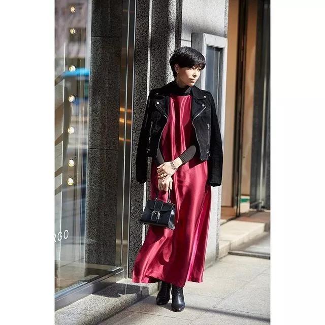 冬季无袖连衣裙怎么搭配,冬季粉色连衣裙打底裤搭配