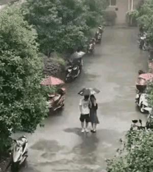 把中间的门店租下来取什么名字好,租下门面不知道取什么名字