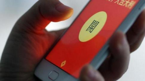 女同事给员工发结婚请柬,大家随礼500,婚礼后同事:快抢红包