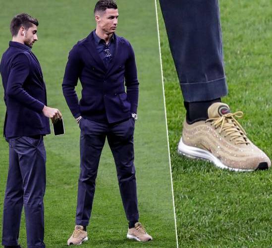 c罗金色战靴开箱,实况足球c罗金光闪闪好用吗