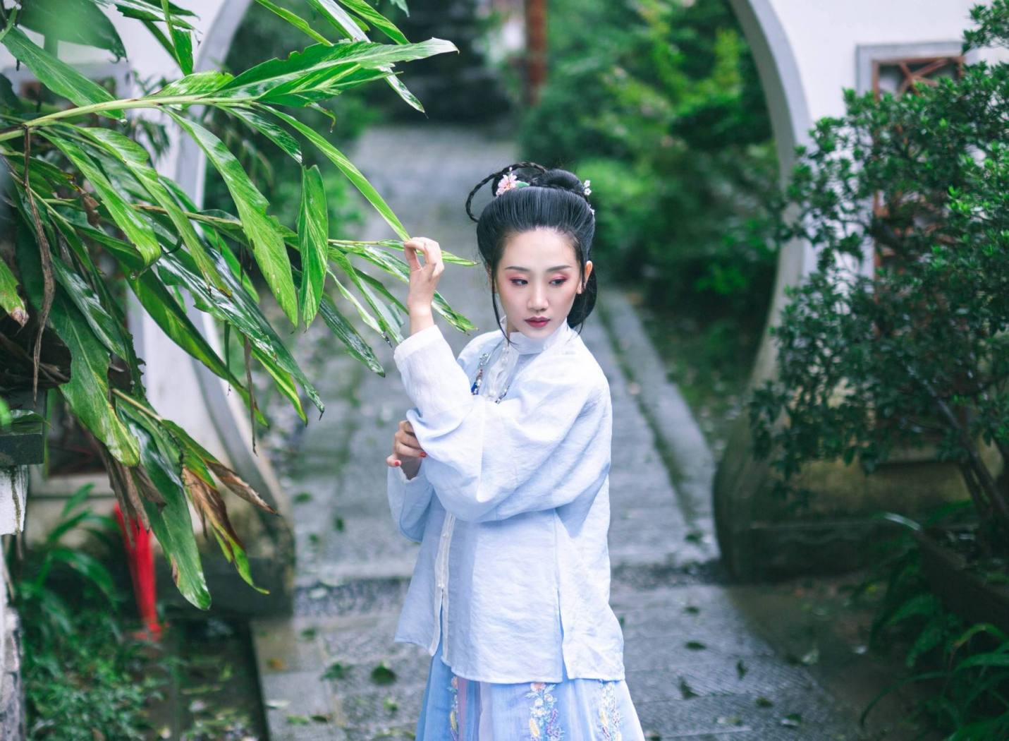 高跟鞋和裹小脚的演变,高跟鞋和古代的裹脚有什么区别