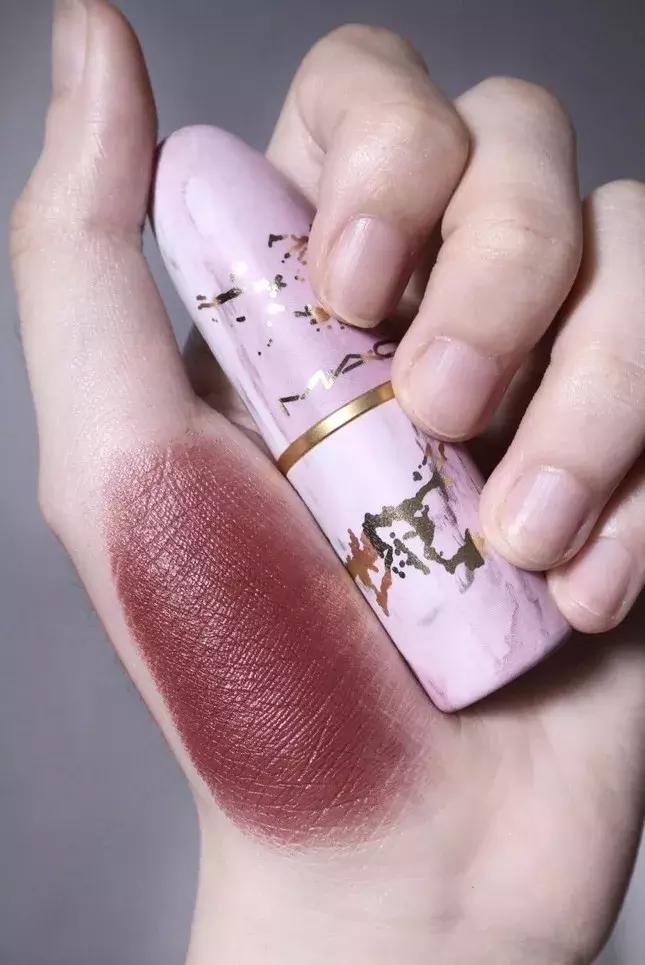 mac新款口红子弹头,mac子弹头口红外壳是磨砂的吗