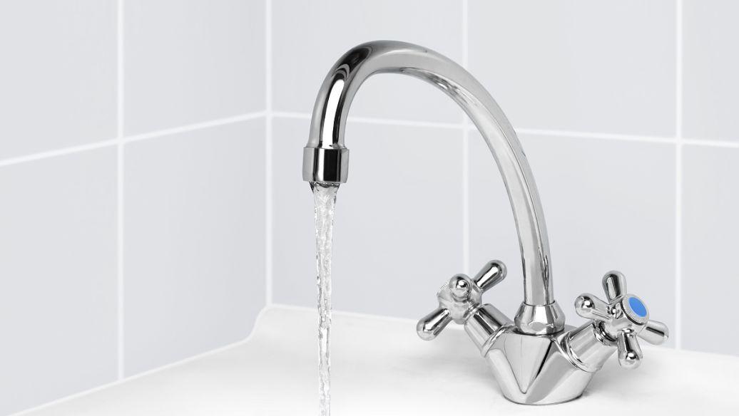 厨房冷热水龙头旋转处漏水怎么办,厨房冷热水龙头漏水怎样拆开维修