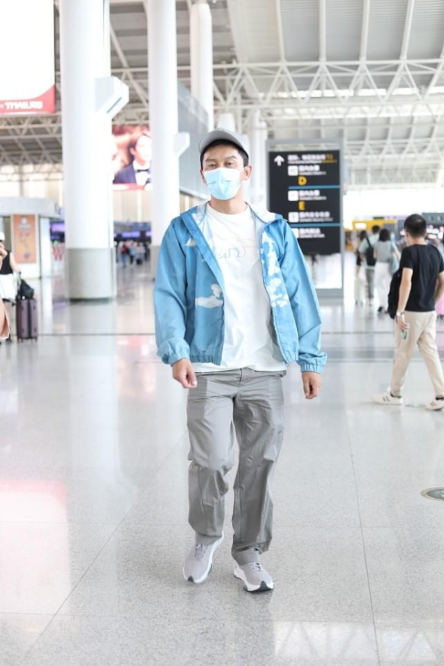 大黑牛李晨气场全开,大黑牛李晨穿衣打扮