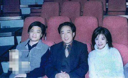 小花妹妹不打马赛克了!抱着邓超的手有点害羞,不笑是因为孙俪