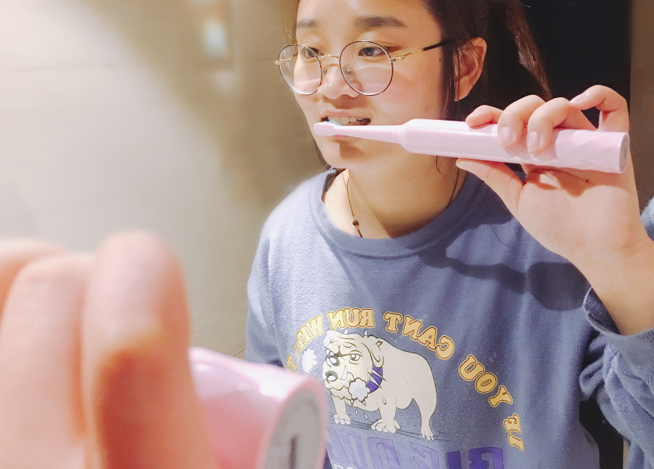 牙齿变黑变黄用什么清洗,牙齿发黄有牙垢用什么牙膏