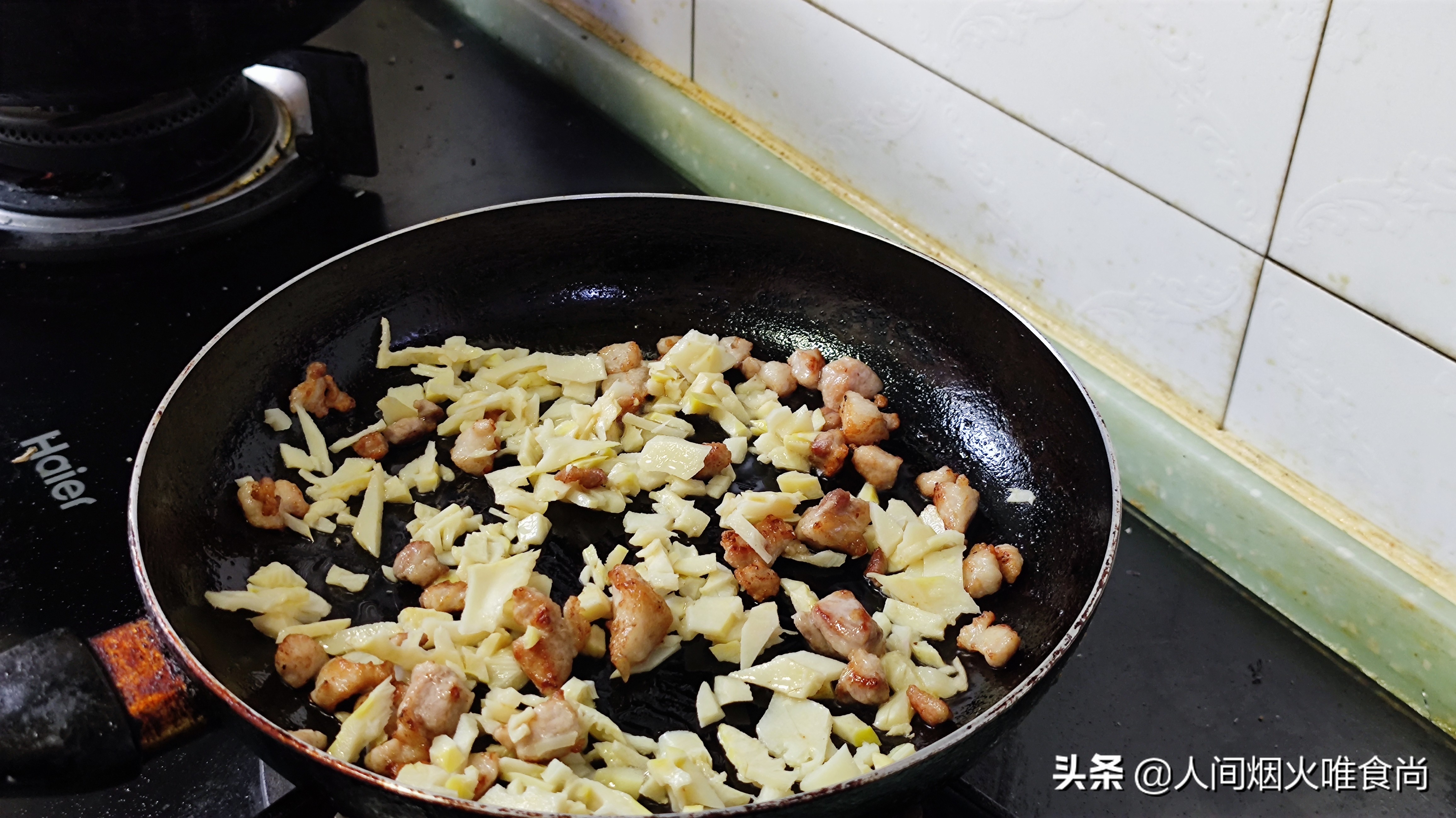 鲜笋炒肉丁,竹笋炒肉丝拌面怎样做才好吃