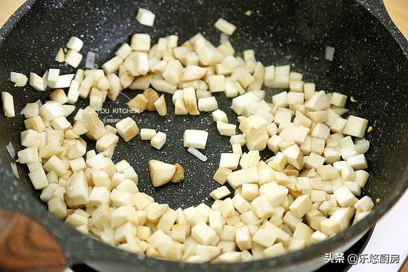 午饭简单快速好吃炒饭,下班到家吃什么