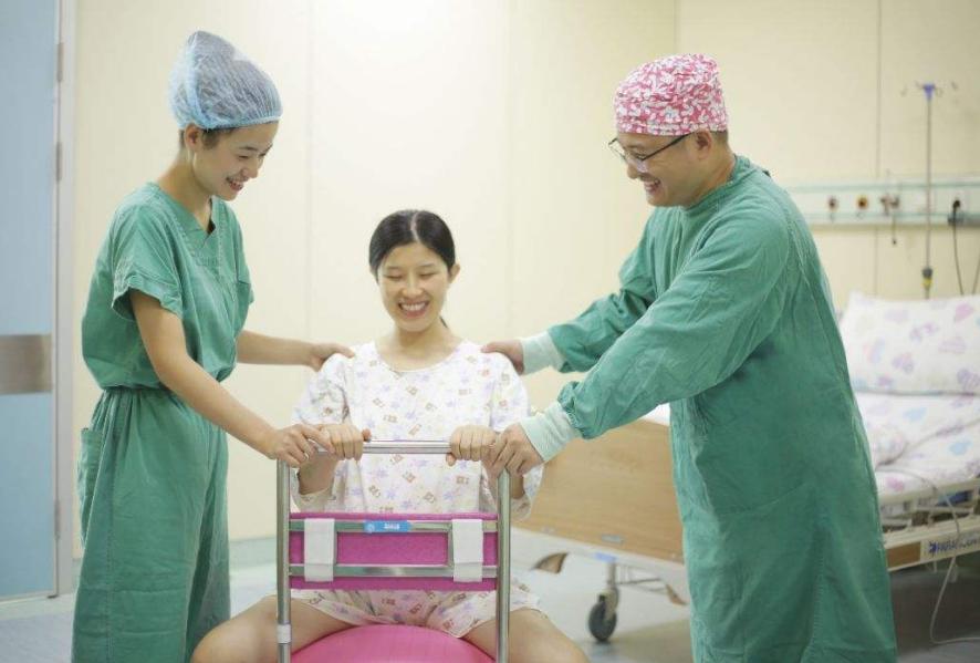 生孩子医生还是护士,生小孩选人民医院还是妇幼保健院