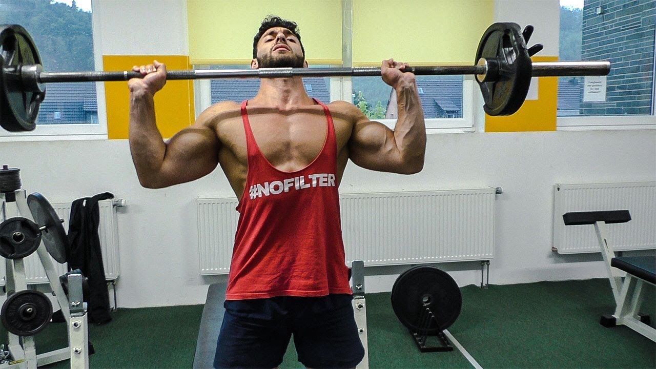 五步掌握杠铃站姿推举：强化三角肌前束，让你的上肢训练稳定高效