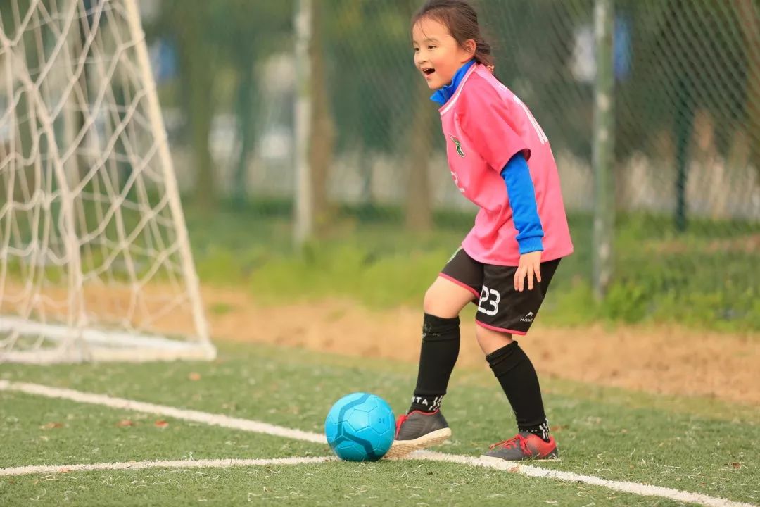 体汇+小小运动员风云榜｜双胞胎姐妹花的足球之旅