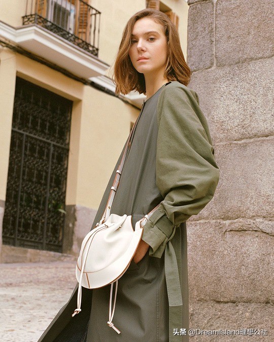 loewe黑色马鞍包,新包蔻驰