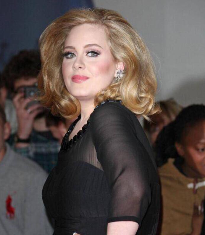 阿黛尔离婚后暴瘦40斤!整容式甩肉变复古俏名媛,美得太高级