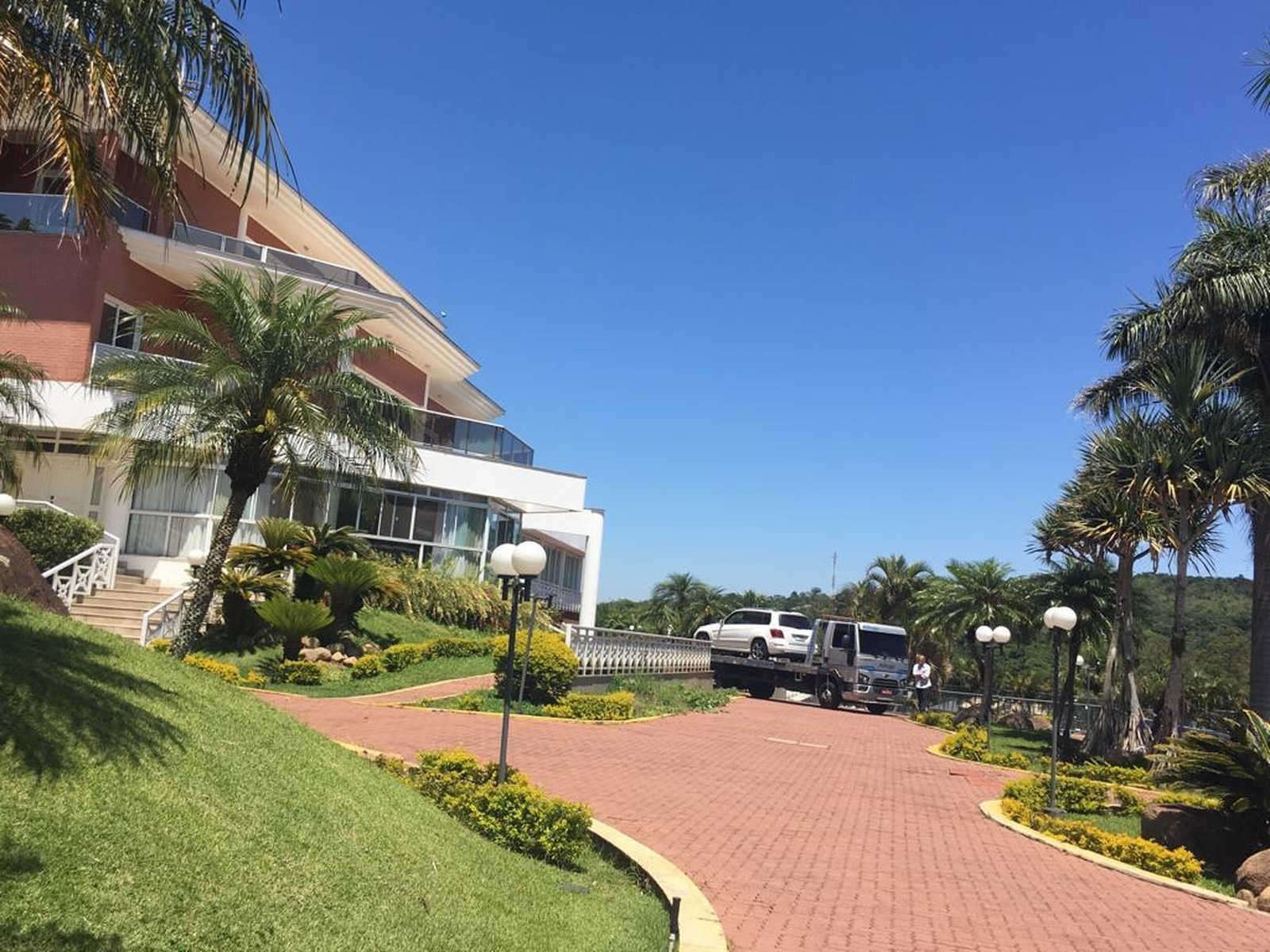 穷困潦倒的小罗,小罗因为什么欠债