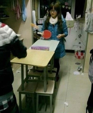 大学宿舍里人才辈出，寝室养猪我忍了，纯牛奶泡脚是认真的吗？