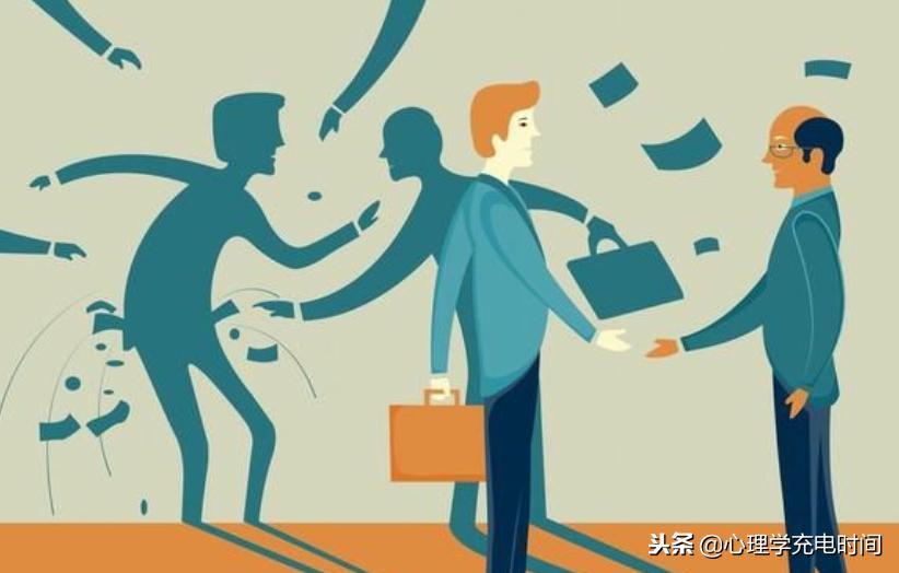 如何教一个内向的人外向,内向的人怎么学会交流