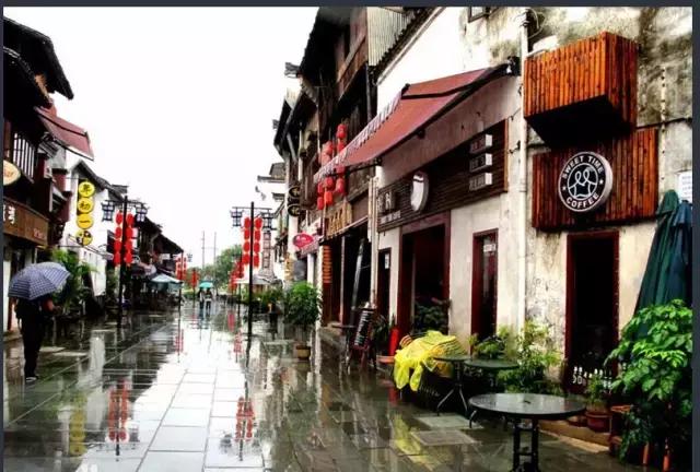 一下雨就变成了江南美景,一下雨黄山就成了徽州