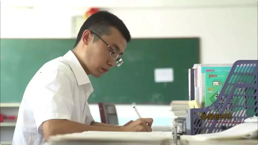 一个“疯老师”和11个“问题学生”的一场孤注一掷的冒险