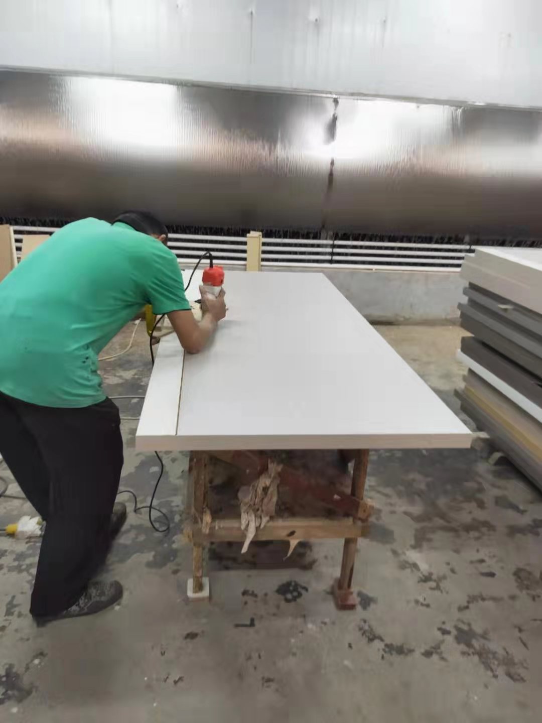 深入车间了解产品生产工艺,揭秘木门生产流程