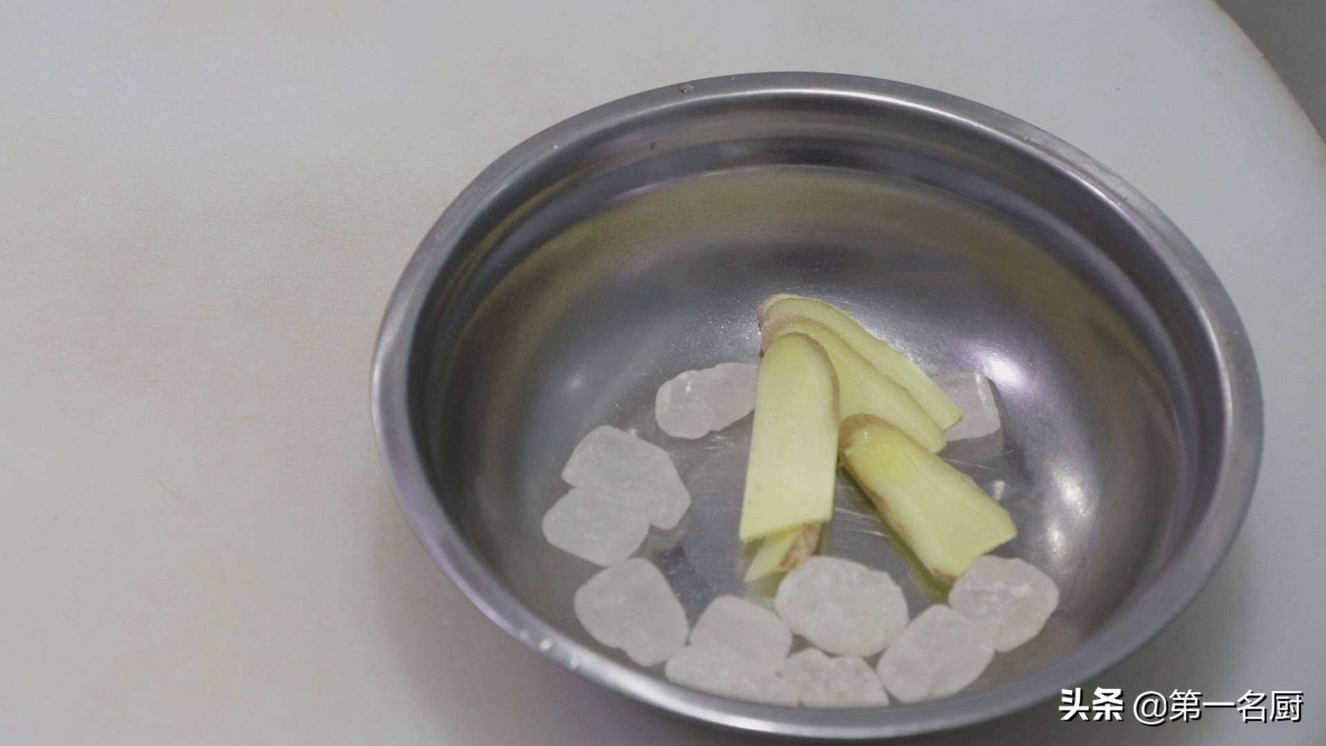 冰糖炖雪梨怎么做好喝又止咳,冰糖炖雪梨的做法最靠谱