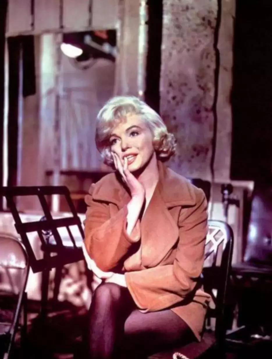 最先穿丝袜的国家,最早穿丝袜的人