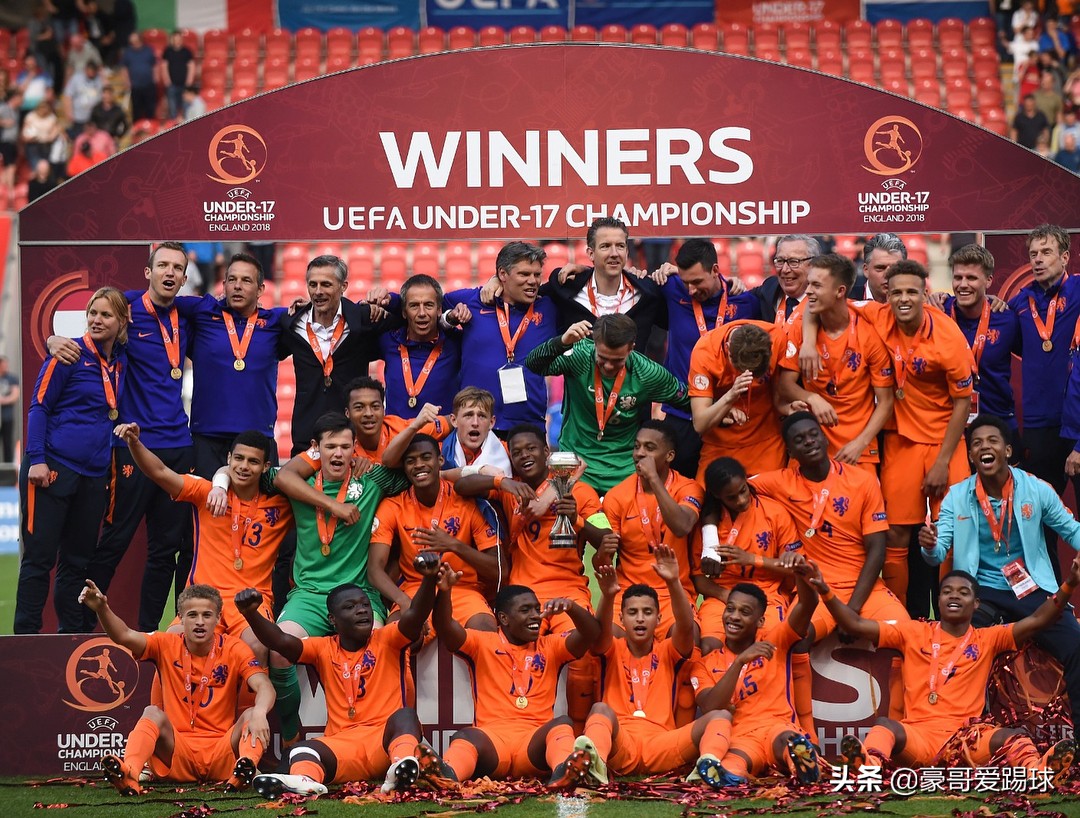 fm2019足球经理下载,fm足球经理阵容推荐