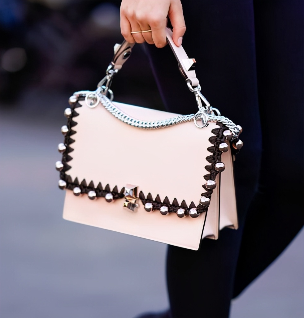 芬迪品牌故事,芬迪背后的故事有哪些