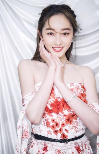 赵薇蒋雯丽长相分析,蒋雯丽比赵薇大10岁