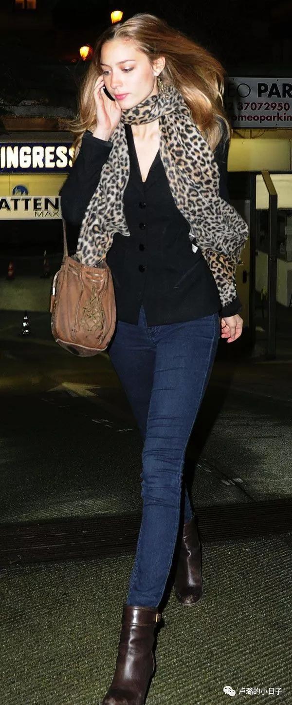 摩纳哥王妃终于精心打扮,摩纳哥最美王妃穿衣搭配