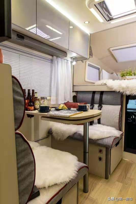 长城炮房车底盘升级气囊,长城炮4座房车测评