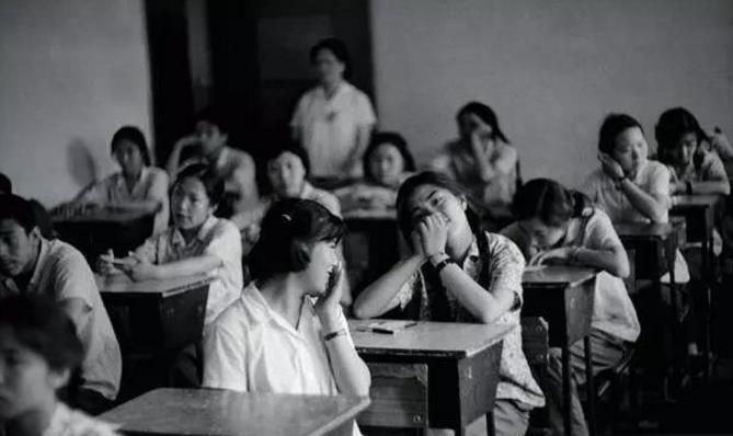 80年代学生校服照片,学生时代老照片恋爱