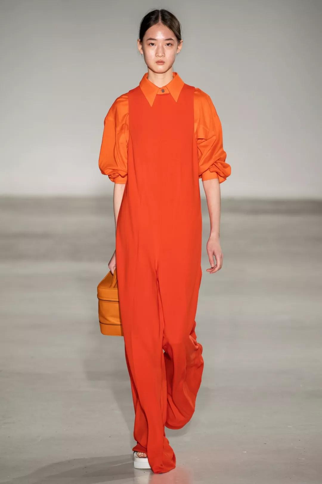 2020流行什么颜色的衣服,今年最流行的衣服颜色是什么颜色