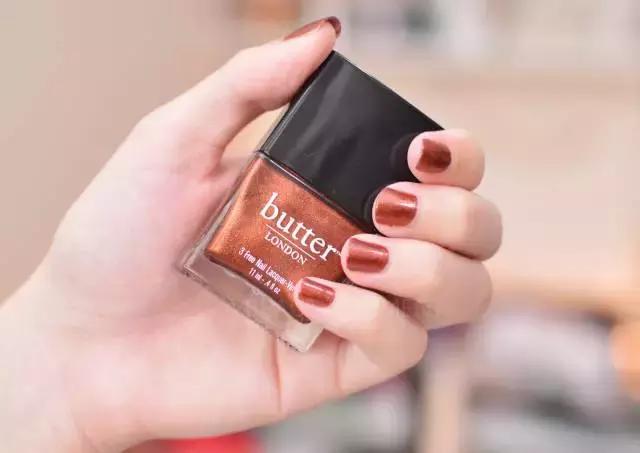 黑黄皮显白指甲油,黄黑皮裸色指甲油怎么选