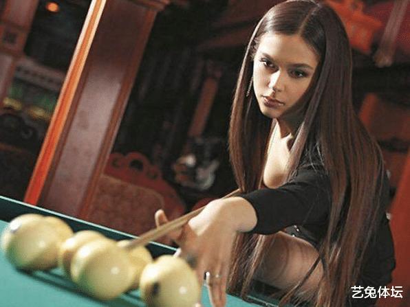她是颜值不输潘晓婷的台球女神,她号称最美裁判