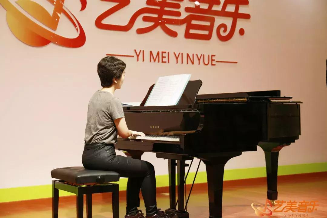 孩子学钢琴最好的伴奏是什么乐器,除了钢琴外小朋友学什么乐器好