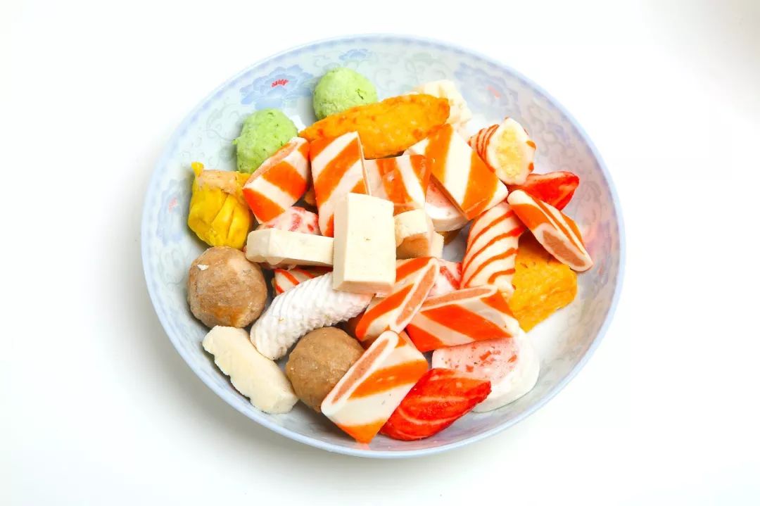 鱼丸小吃一般用什么鱼肉,鱼丸里面真的是有香精吗