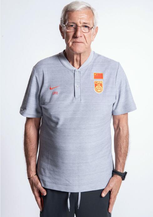 艾克森目光坚毅！国足27人定妆照出炉，郑智尽显地位张琳芃纹身消失