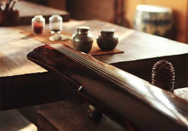 历史上有才华的人都会这门乐器，他也是其中之一