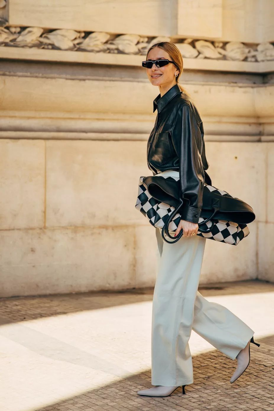 一条白裤子，搭配所有大衣！时髦精必备，给你整个冬天的高级感