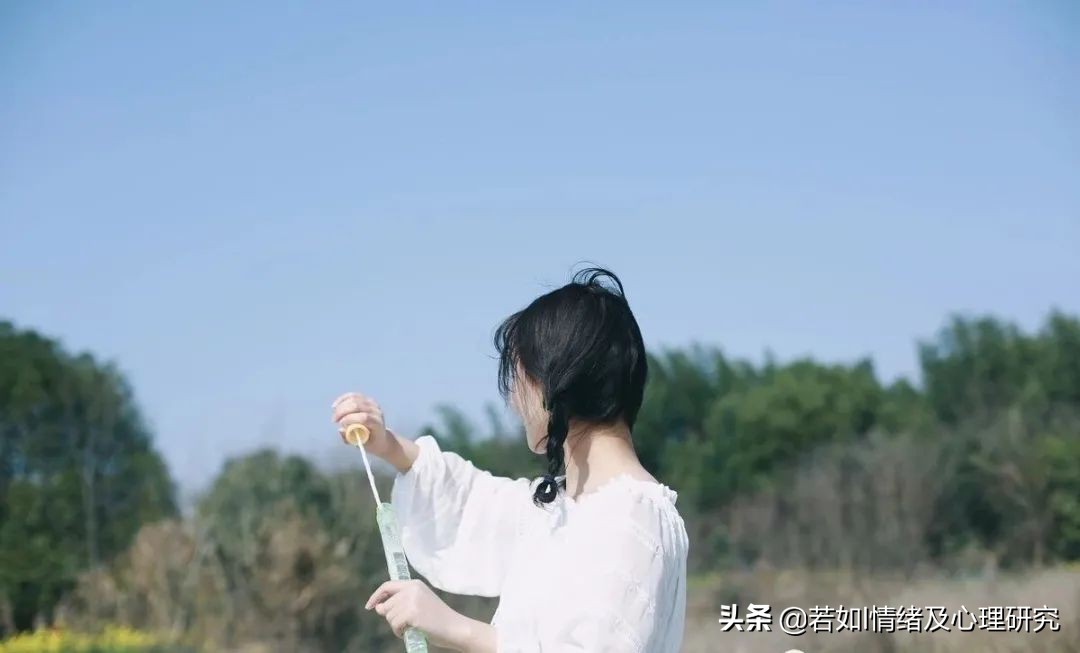 越虚荣的人越自卑是什么意思,越来越虚荣