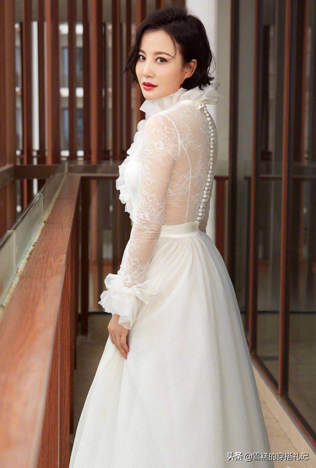 适合发量少的45岁的短发,长卷发和短发哪个更减龄