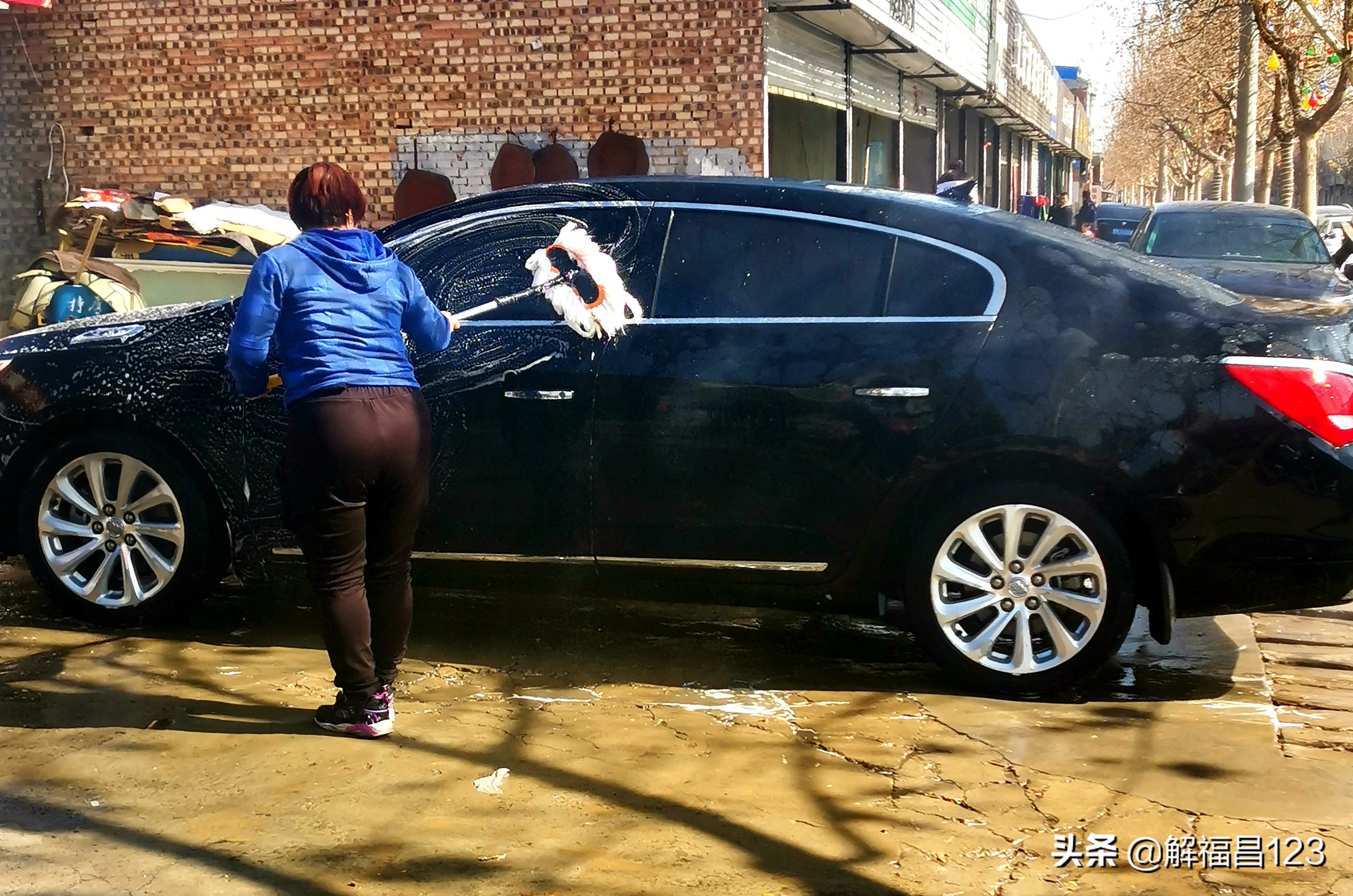 女人开洗车店挣钱,开家洗车店一年可以赚多少钱