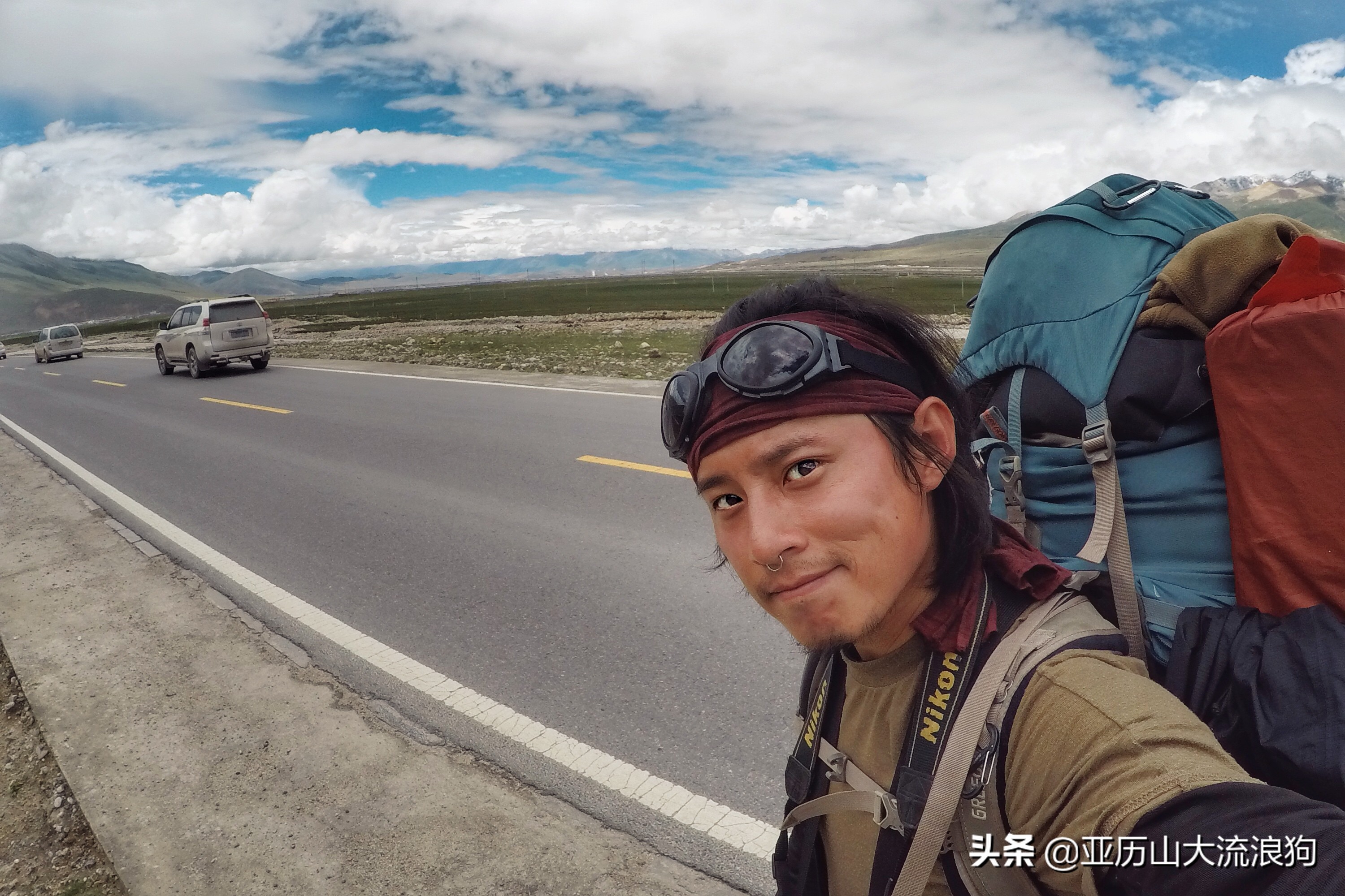 中缅边境的佛寺,旅途中遇到藏区僧人