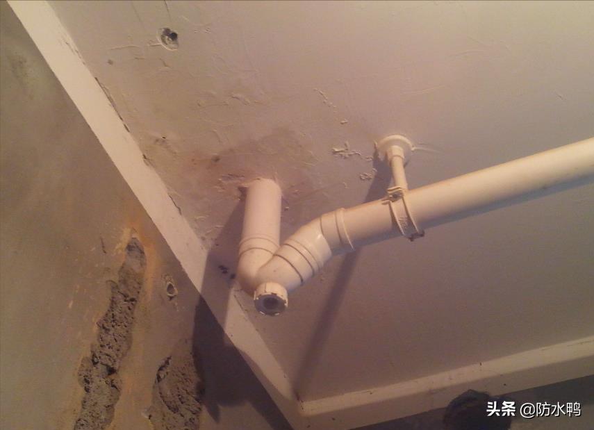 上层卫生间漏水到下层怎么处理,卫生间下层漏水