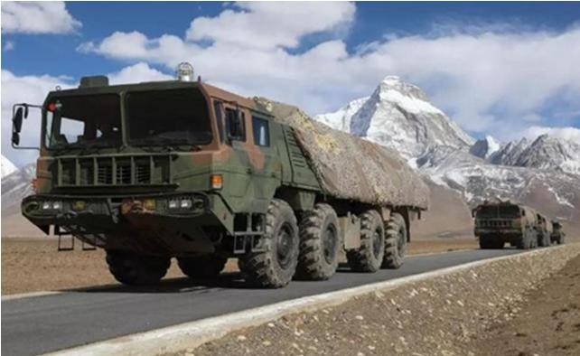 中国远火亮相青藏高原，精度比导弹还高，齐射12枚就要百万美元