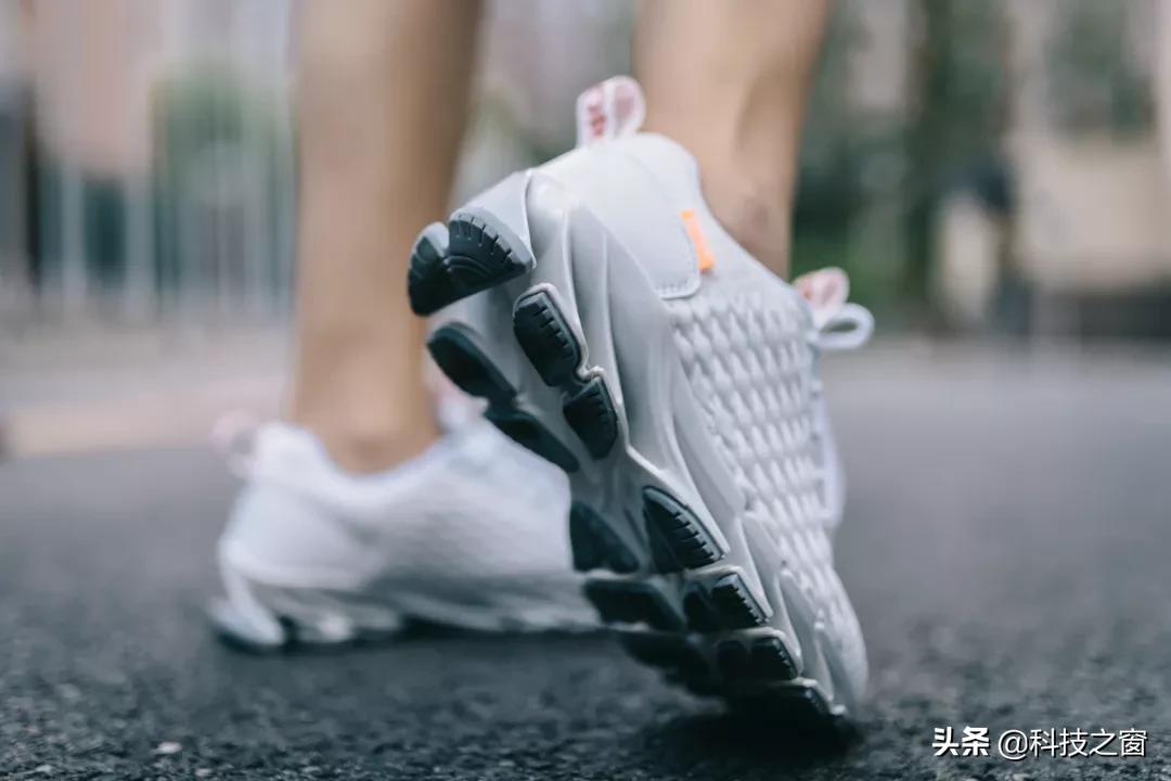 才百元白菜价！阿迪达斯同款科技刀锋鞋，鞋底藏了28片“弹簧”