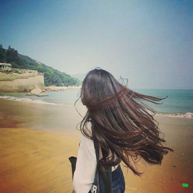 上联：随风漫步走，佳人飘逸似春柳。下联：？请友赐联